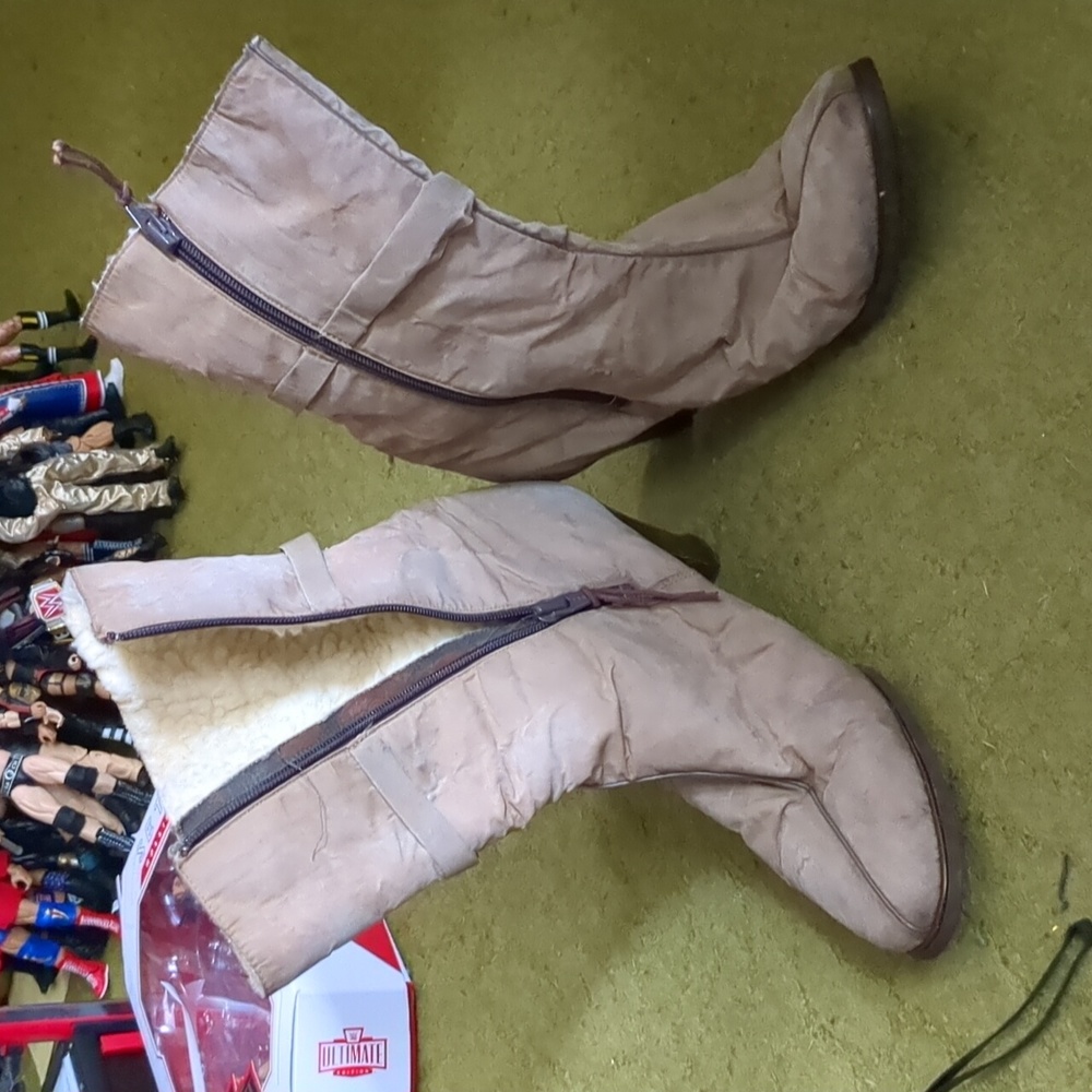 Women Snow Boots by Revelations